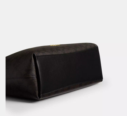 Laurel Shoulder Bag In Signature Canvas